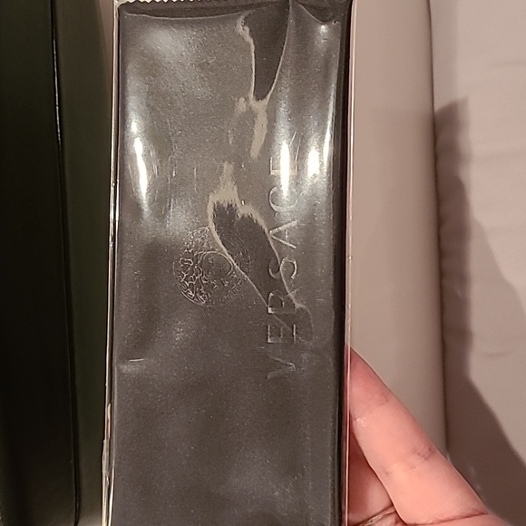 Versace Black Sunglasses brand new in the box - Picture 11 of 14